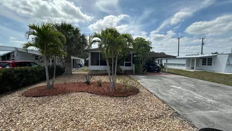8308 SE Swan Ave, Hobe Sound, FL 33455