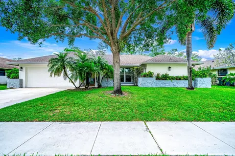 1724 Primrose Ln, Wellington, FL 33414