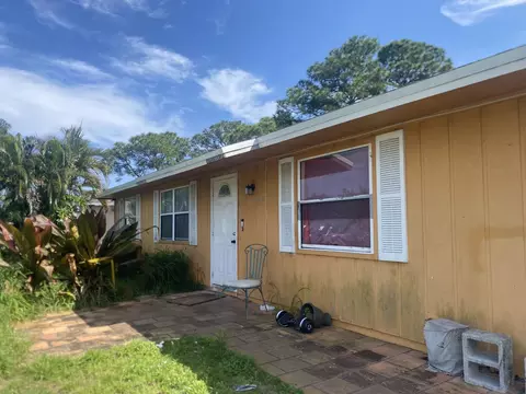 614 SW Lakehurst Dr, Port Saint Lucie, FL 34983