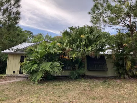 8925 22nd St, Vero Beach, FL 32966