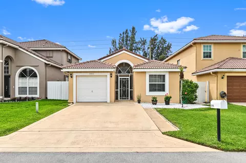 7806 Springfield Lake Dr, Lake Worth, FL 33467