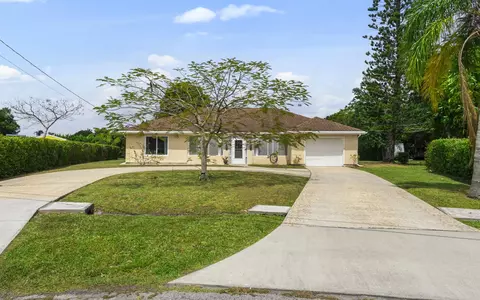 1691 SE Goucho Ave, Port Saint Lucie, FL 34952