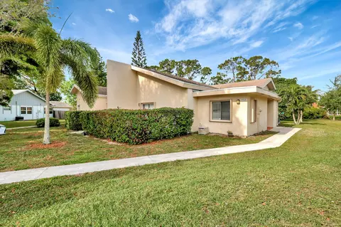 1453 Easthampton Cir, Wellington, FL 33414
