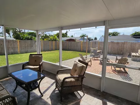 6131 NE 7th Ave, Oakland Park, FL 33334
