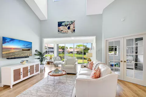 225 N Lakeshore Dr, Hypoluxo, FL 33462