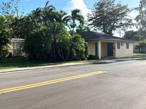 120 W Main St, Pahokee, FL 33476
