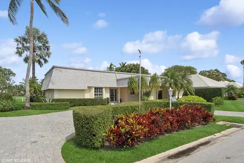 371 Villa Dr S, Atlantis, FL 33462