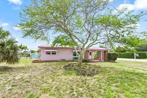 298 SW 2nd St, Boca Raton, FL 33432