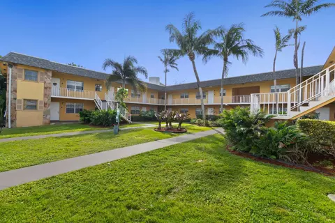 220 Croton Ave #210, Lantana, FL 33462