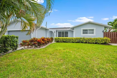 124 Oregon Ln, Boca Raton, FL 33487