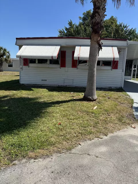 16 SE Hermosa Ln, Port Saint Lucie, FL 34952