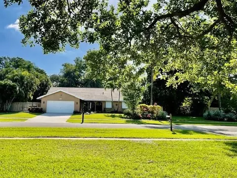 166 Wranglewood Dr, Wellington, FL 33414