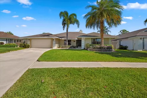 14481 Larkspur Ln, Wellington, FL 33414