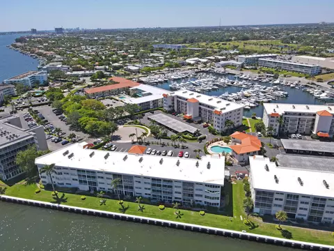 28 Yacht Club Dr #103, North Palm Beach, FL 33408