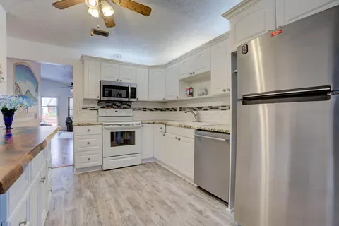 8171 SE Villa Way, Hobe Sound, FL 33455