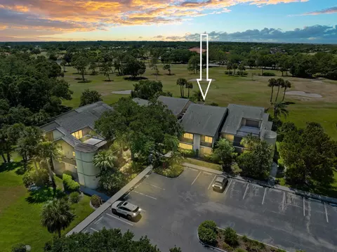 9450 Meadowood Dr #203, Fort Pierce, FL 34951