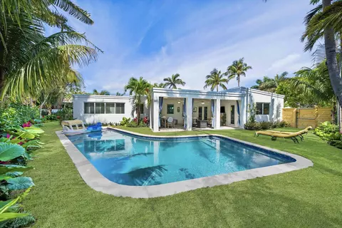220 Onondaga Ave, Palm Beach, FL 33480