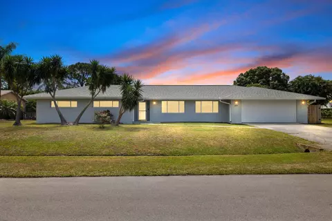 2171 SE Gidding Rd, Port Saint Lucie, FL 34952
