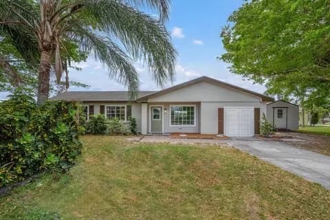 1556 SE Burning Ct, Port Saint Lucie, FL 34952
