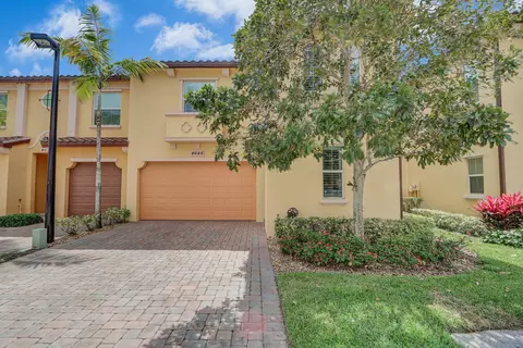 4646 Mediterranean Cir, Palm Beach Gardens, FL 33418