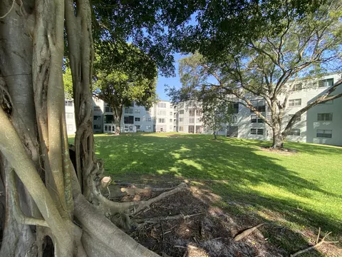 9440 SW 8th St #117, Boca Raton, FL 33428