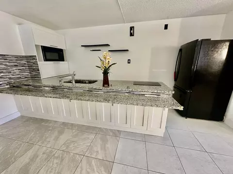 142 Lake Pine Cir, Greenacres, FL 33463