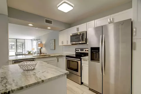 6301 Coral Lake Dr #101, Margate, FL 33063