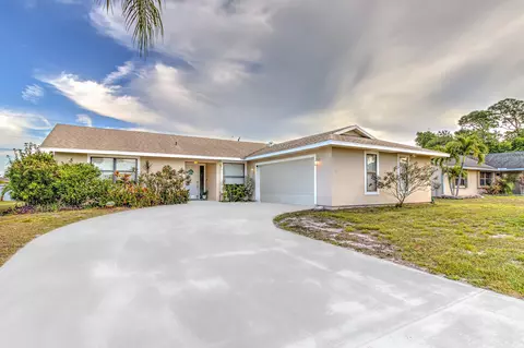481 SEvergreen Ter, Port Saint Lucie, FL 34983