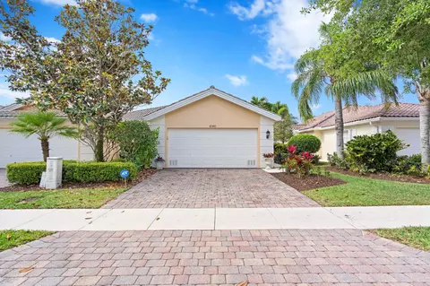 8380 Saint Johns Ct, Wellington, FL 33414