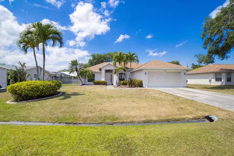 531 SE Maple Ter, Port Saint Lucie, FL 34983