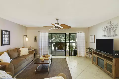 12870 Briarlake Dr #204, Palm Beach Gardens, FL 33418