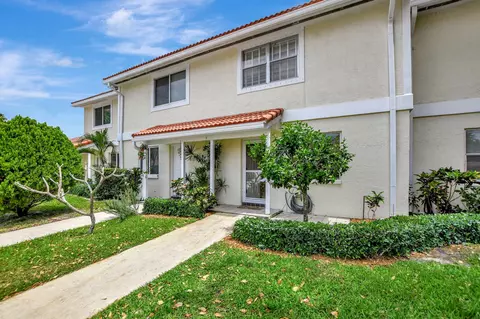 6402 Boca Cir, Boca Raton, FL 33433