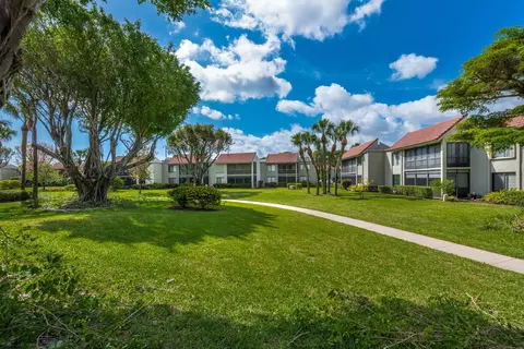 5690 Fairway Pard Dr #102, Boynton Beach, FL 33436