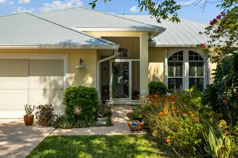 41 Joy Haven Dr, Sebastian, FL 32958