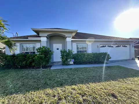 466 SEssex Dr, Port Saint Lucie, FL 34984