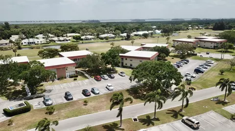 32 Pine Arbor Ln #101, Vero Beach, FL 32962