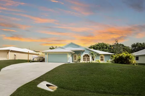 910 Flamingo Ave, Sebastian, FL 32958