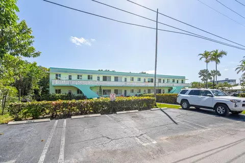 1006 Casuarina Rd #3, Delray Beach, FL 33483
