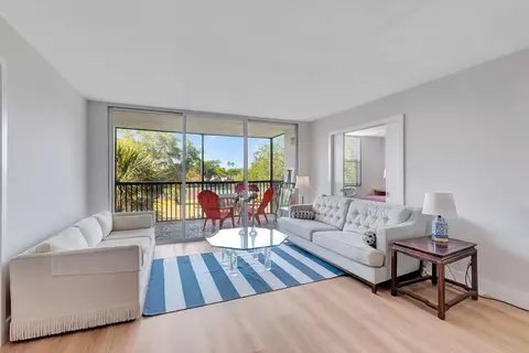 5260 NW 2nd Ave #304, Boca Raton, FL 33487
