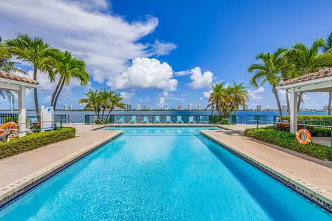 1145 Lake Shore Dr #206, Lake Park, FL 33403