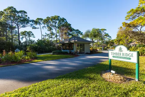 643 Centre Ct SW #102, Vero Beach, FL 32962