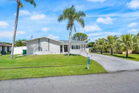 449 SE Seabreeze Ln, Port Saint Lucie, FL 34983