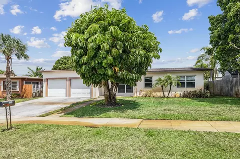 1015 W Drew St, Lantana, FL 33462