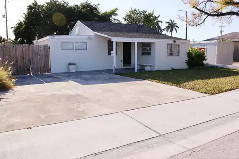1105 N J St, Lake Worth, FL 33460