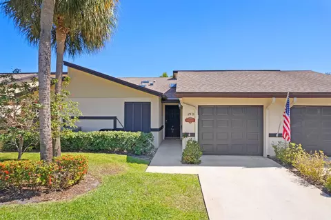 21 Ridgepointe Dr #D, Boynton Beach, FL 33435