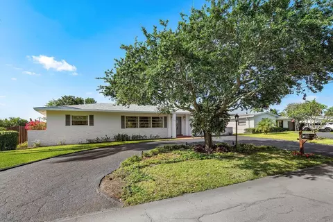 902 SW 27th Ave, Boynton Beach, FL 33435