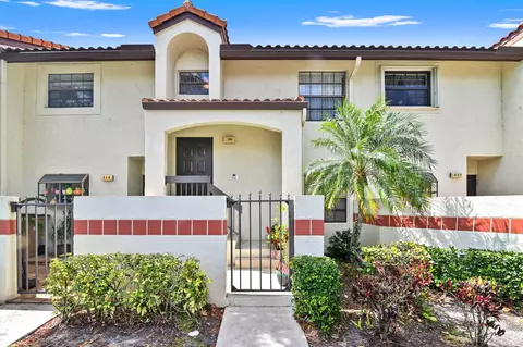 510 Republic Ct, Deerfield Beach, FL 33442