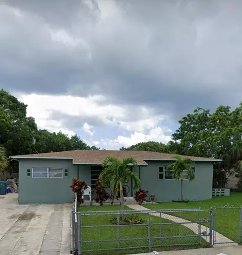 1590 NW 1st Ct, Boynton Beach, FL 33435