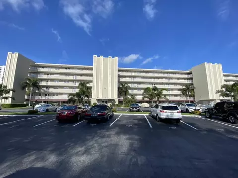 36 Yacht Club Dr #204, North Palm Beach, FL 33408