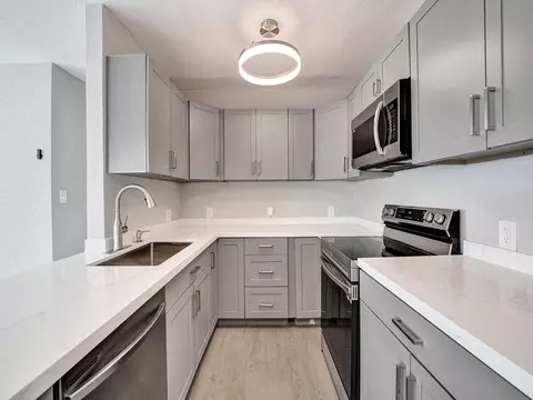 625 NW 10 Ct NW, Hallandale Beach, FL 33009